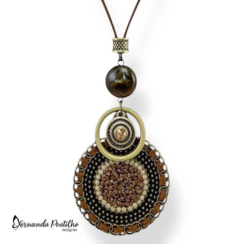 COLAR LONGO DE CORDÃO AJUSTÁVEL E MANDALA C/ CASCALHO - MARROM 12506