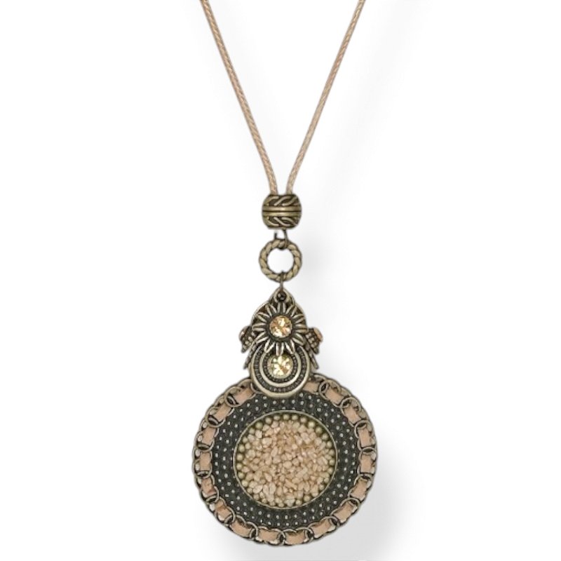 Colar longo c/ cordão ajustável, cachinho de ptos de luz e mandala c/ cascalho bege e dourado - 12680