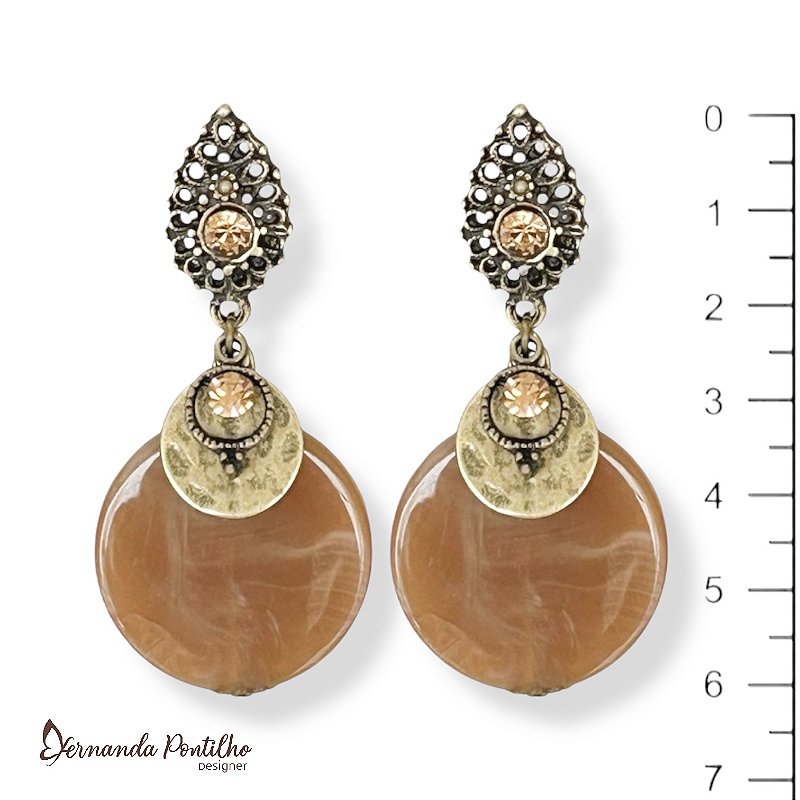 Brinco chapa de resina e pto de luz - marrom e dourado 12688
