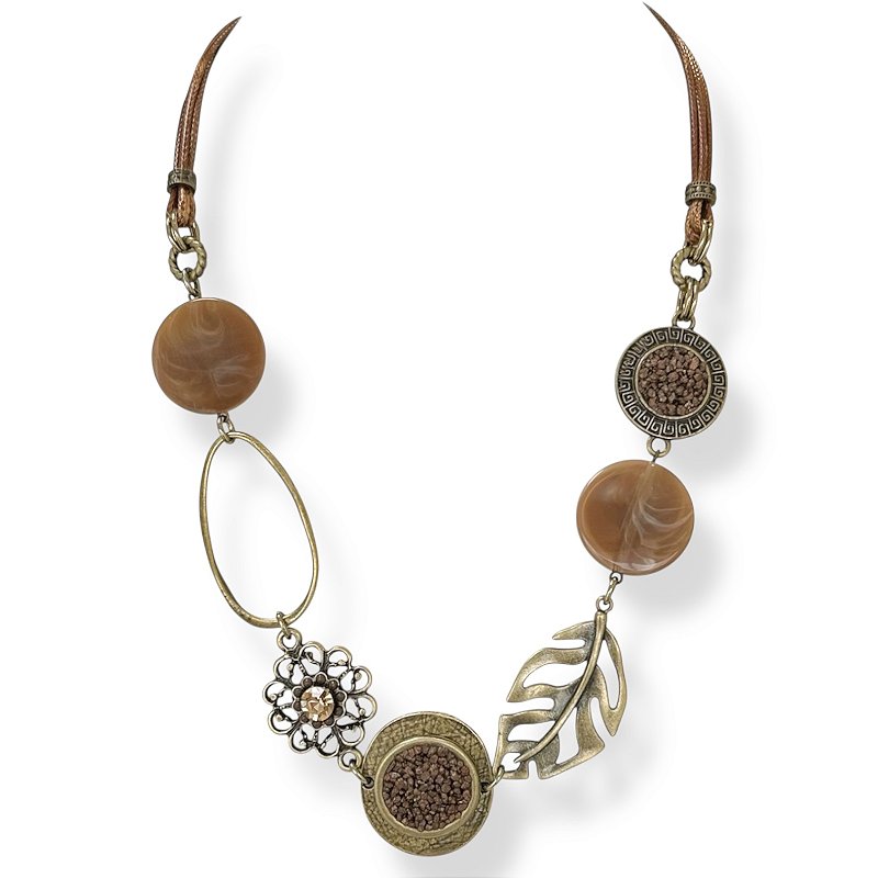 Colar médio c/ cordão, resina, costela de Adão, argola oval, pto de luz e chapas c/ cascalho - marrom 12687