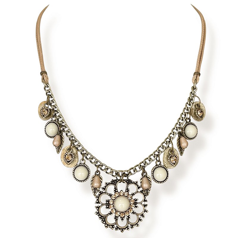 Colar curto c/ flor, berloques e strass - off white e dourado 12807