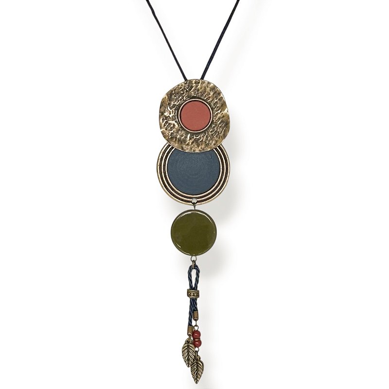Colar longo c/ cordão ajustável, chapas de couro e resina - colorido 12855