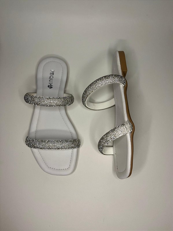 Sandália feminina rasteira branca com strass