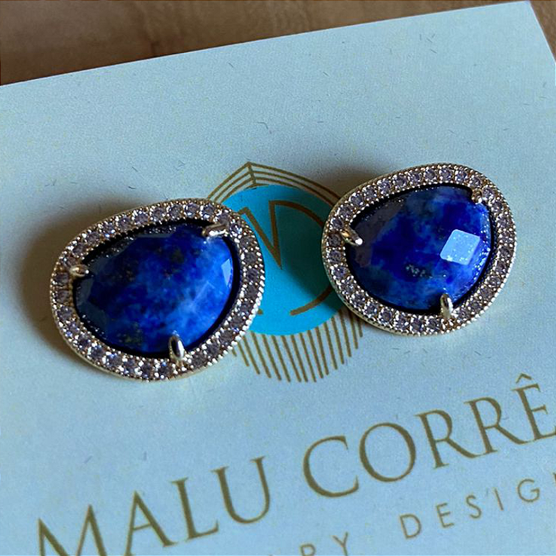 Brinco de lápis-lazúli cravejado