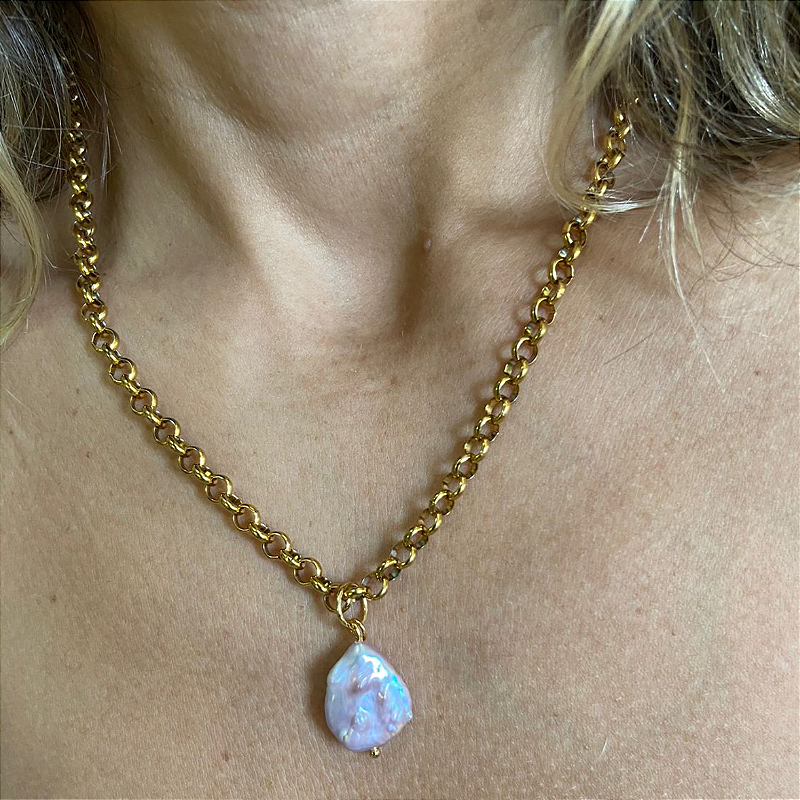 Corrente média e pingente de pérola barroca roxa