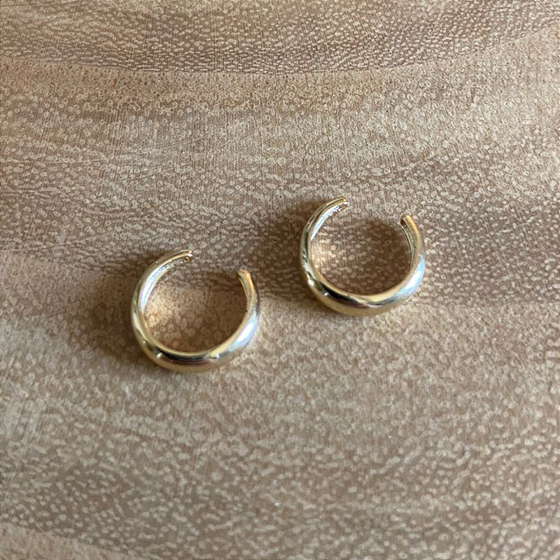 Piercing fake em prata com banho de ouro