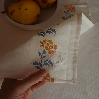 Conjunto de dois lugares americanos estampado cravos amarelos