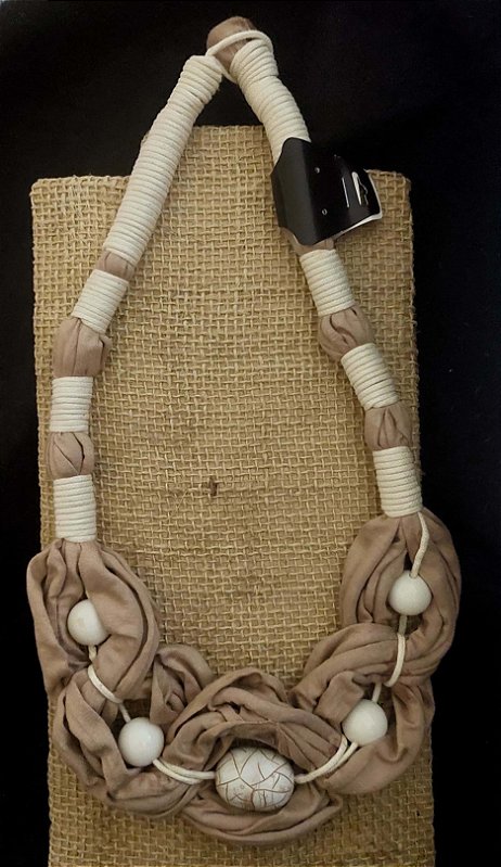 Colar Helena - em fio de malha, sem fecho metálico