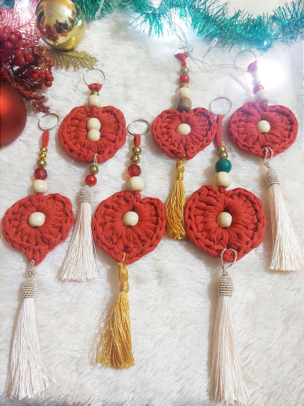 Chaveiro coração em crochê, miçangas e tassel