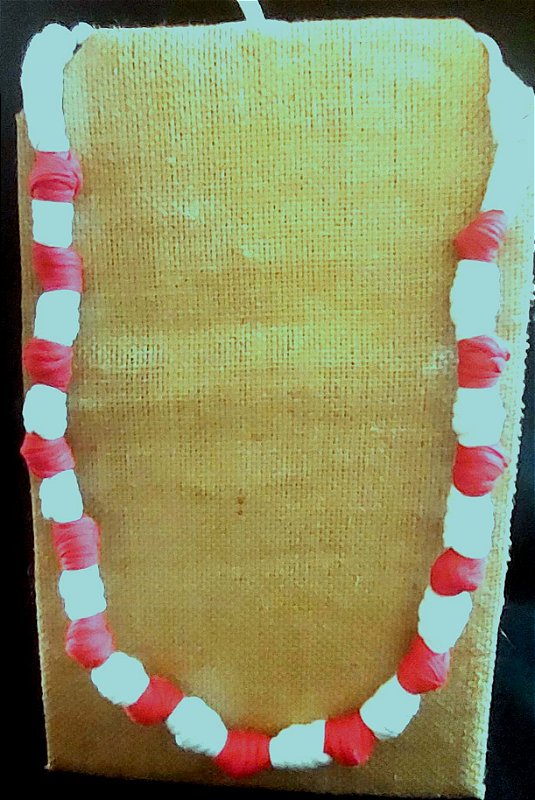 Colar Coralina - longo- em fio de malha