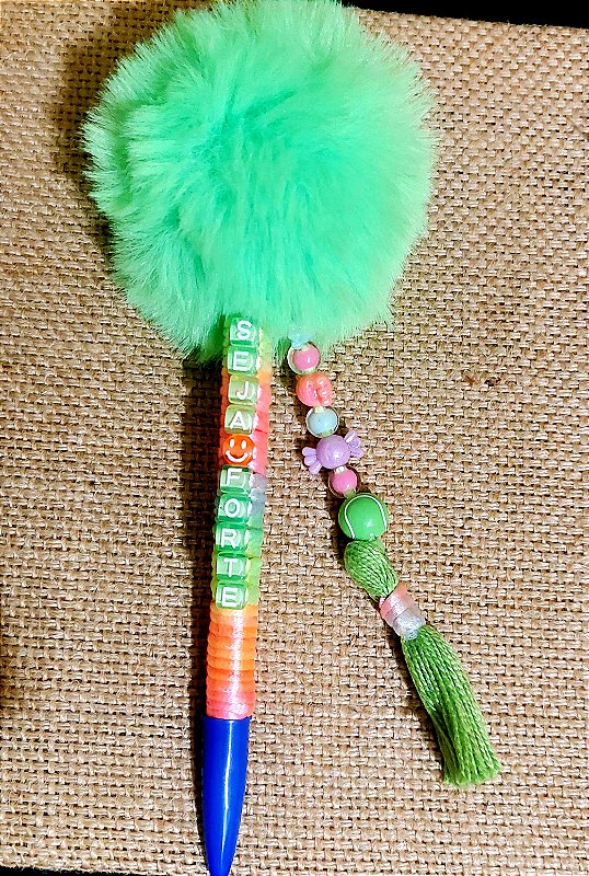 Caneta Fofa com Pompom Gigante verde "Seja Forte"