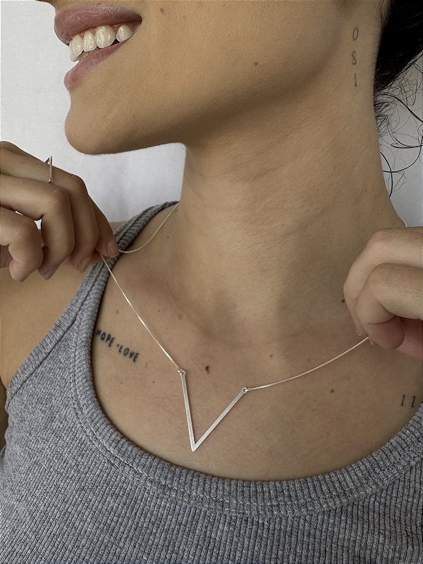 Colar em V
