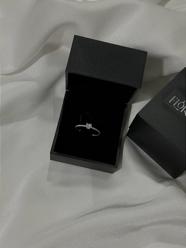 Anel Entrelaçado Coração