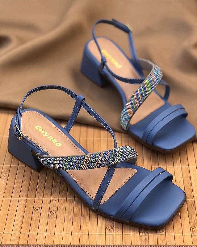 Sandália Azul com tiras finas e com tira de brilho