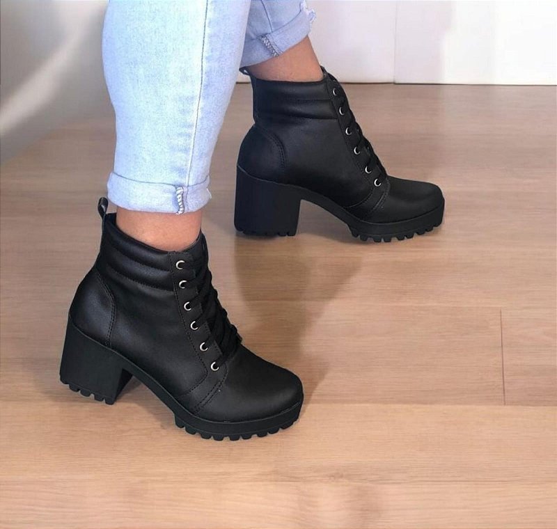 Coturno Preto salto quadrado 5 cm