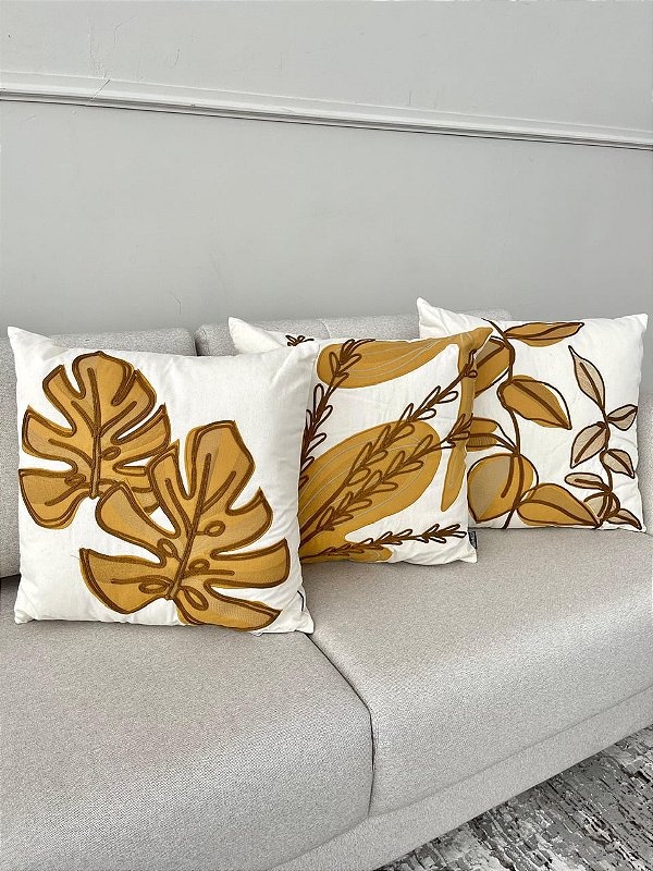 Conjunto com 3 Almofadas Bordadas Ocre