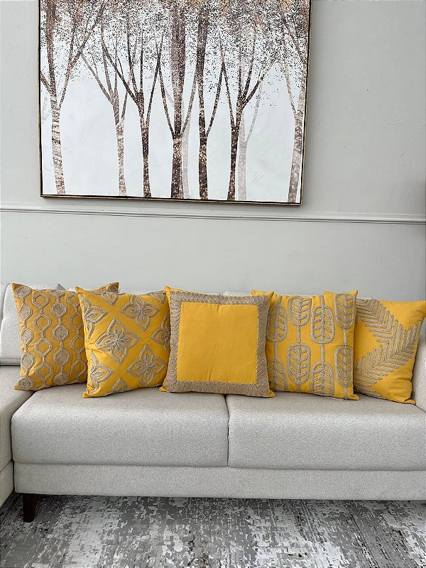 Conjunto com 5 Almofadas Bordadas Ocre