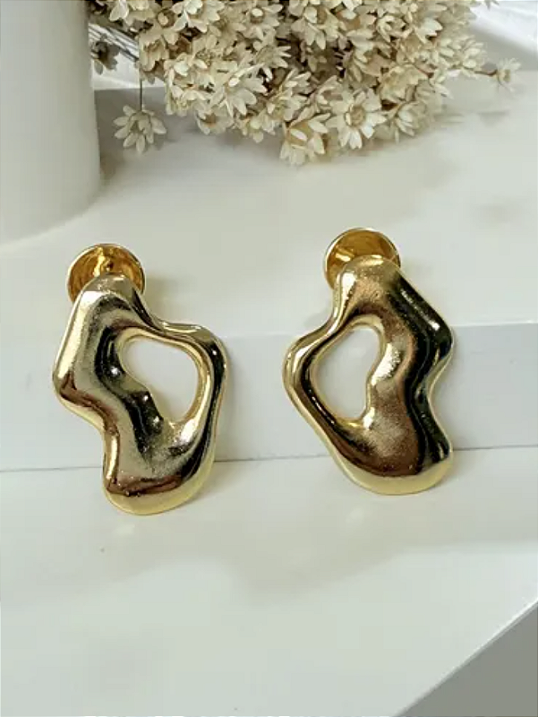 Brinco minimalista dourado