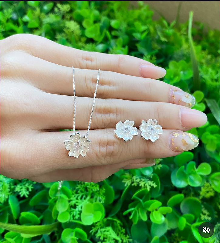 Conjunto flor prateado