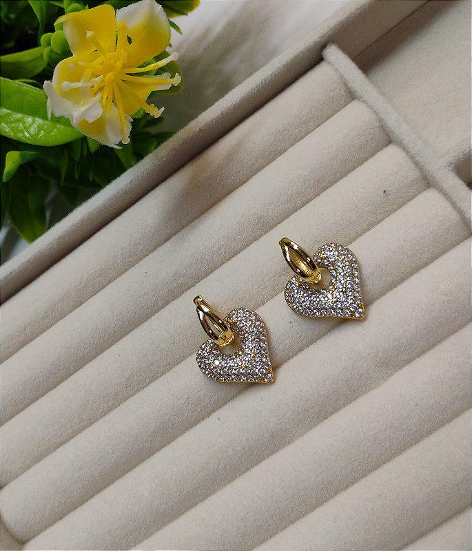 Brinco Coração Cravejado em Zircônia
