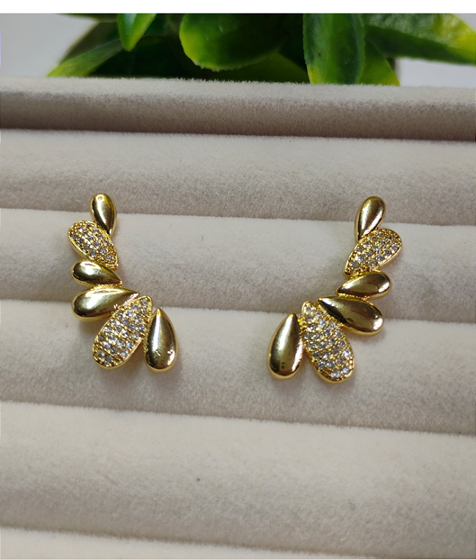 Brinco Gotas com Detalhe em Zircônia Dourado