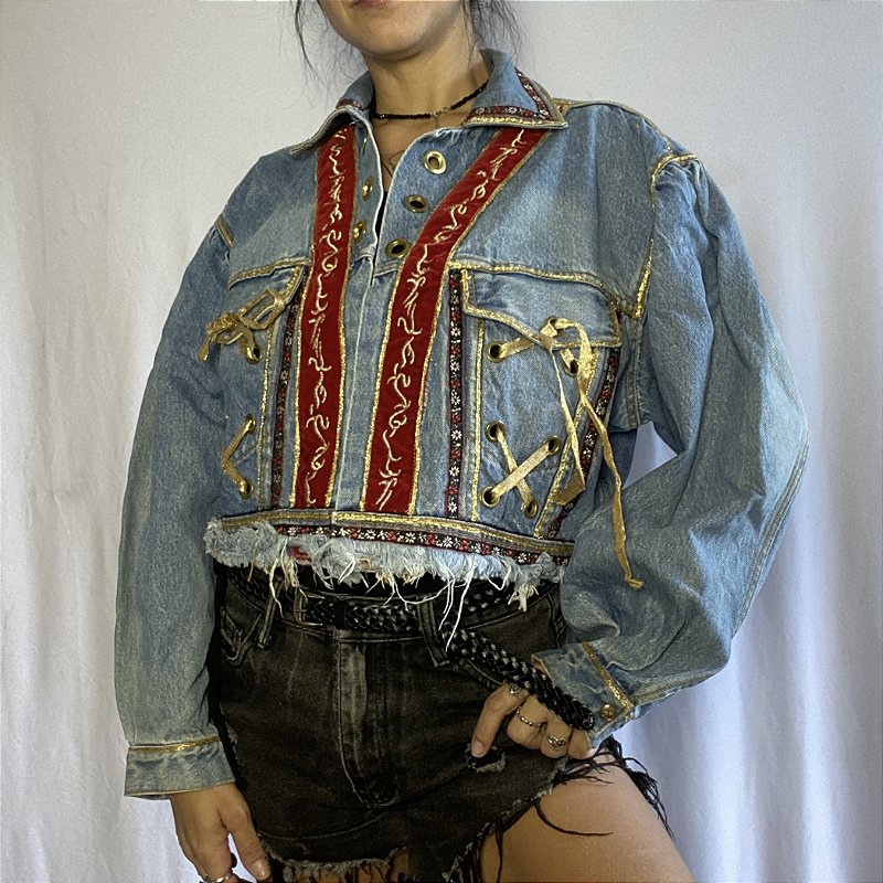 Jaqueta Vintage YES, Brazil – Veludo Bordado e Fitas Douradas