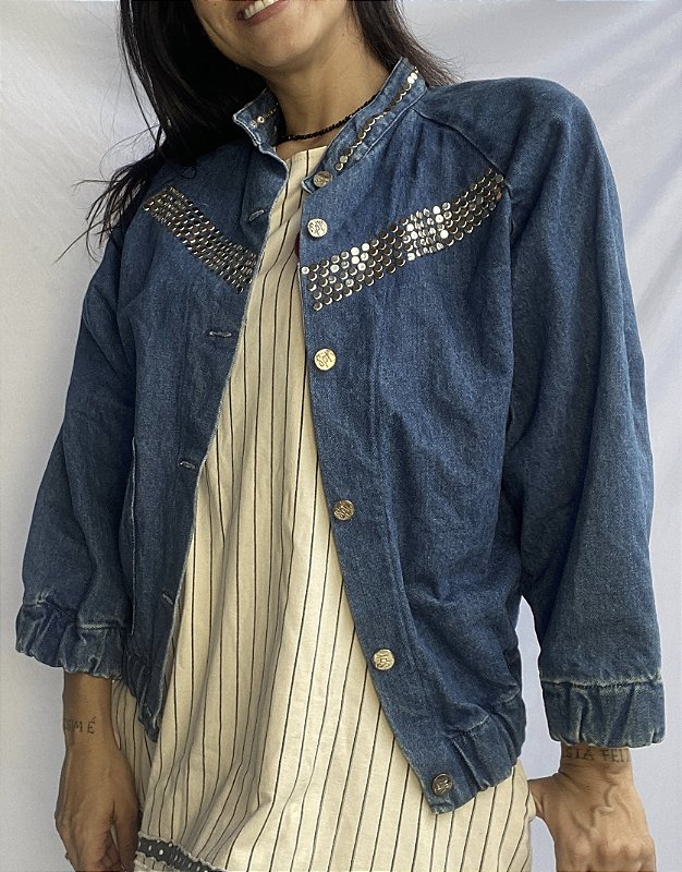 Jaqueta Vintage Spy & Great – Cropped com Tachinhas e Ombreira Removível