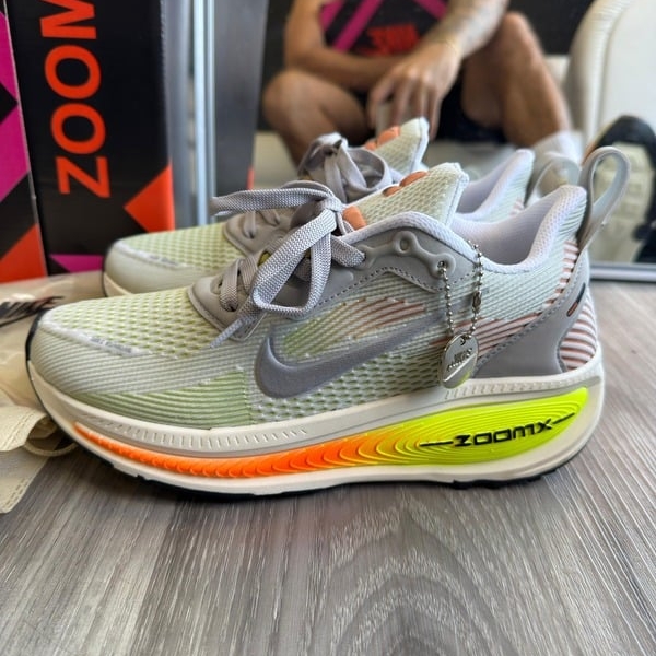 Tênis Nike Zoom X Vomero 18– Conforto e Performance em Cada Passo!