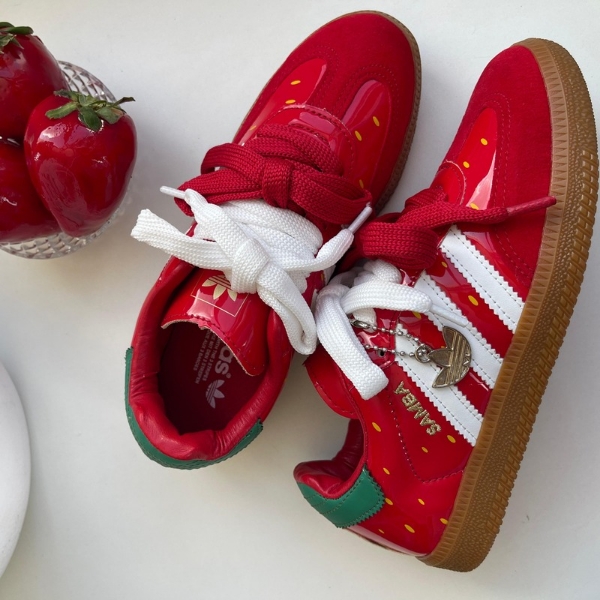 Tênis feminino Adidas samba — Edição Especial Morango