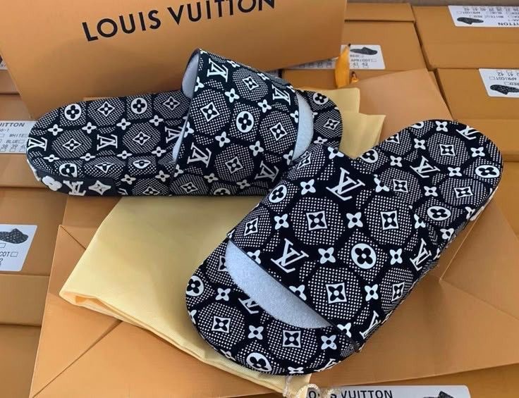 Chinelo Louis Vuitton Estilo e Conforto