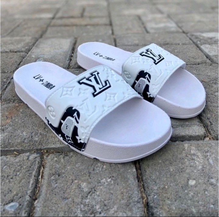 Chinelo Louis Vuitton Elegante e Confortável
