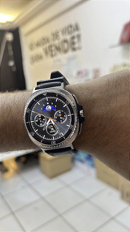 Smartwatch Pulseira Preta com Tela Redonda