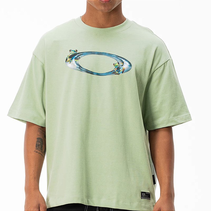 トップス O Camiseta Oakley Jupiter Adventure WT26 Masculina Eucalyptus