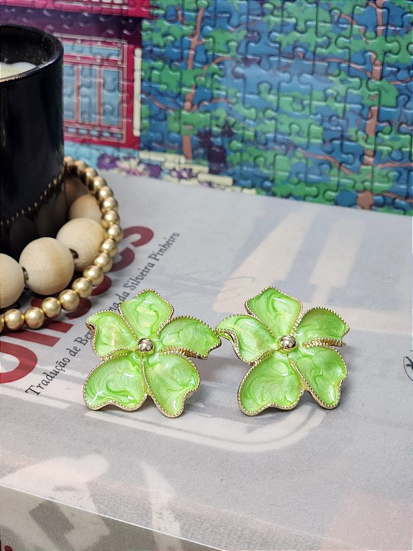 Brinco Kaplama Floral | Verde Limão e Dourado