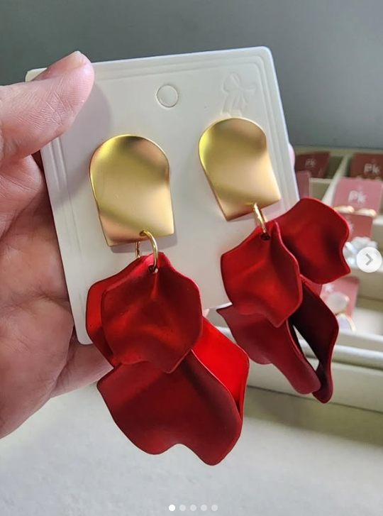 Brinco Lux Vermelho Acetinado com Dourado Fosco