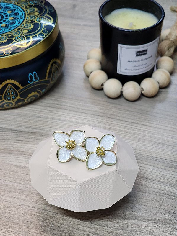 Brinco Flor Branca | Dourado