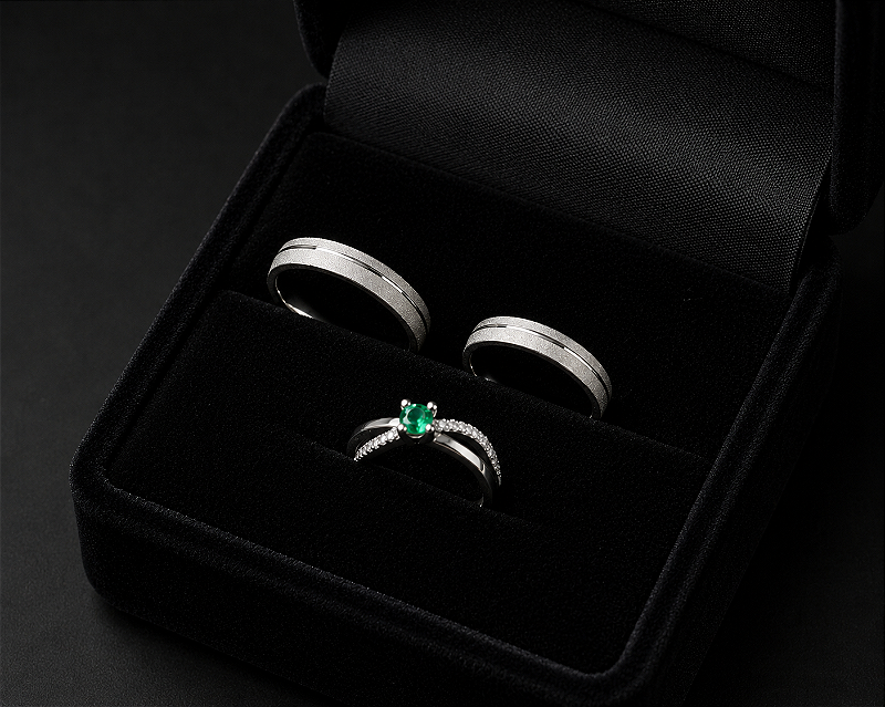 Aliança Eterna 4mm com solitário cravejado em Prata 950