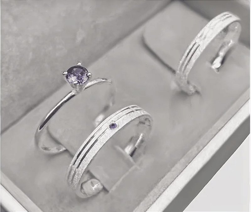 Aliança Velure Lilás 4mm com solitário em Prata 950