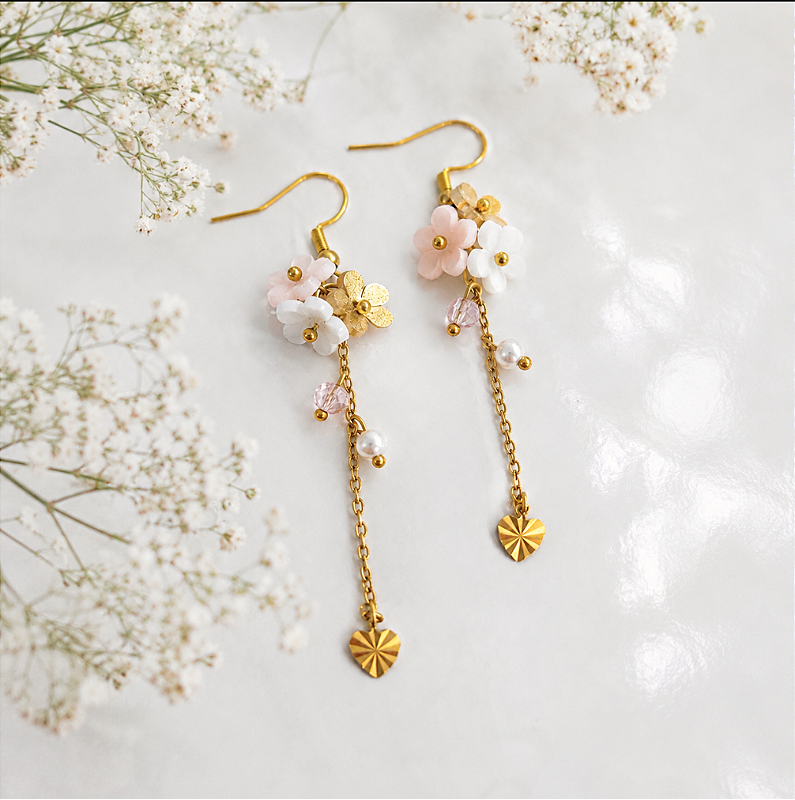 Brincos Longos Tsubaki Omamori Charms Camélia Japonesa