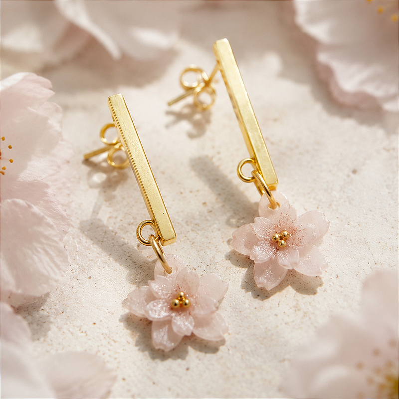 Brincos Nude Sakura - Flor de Cerejeira Aço Inoxidável | Coleção Hana Omamori Charms