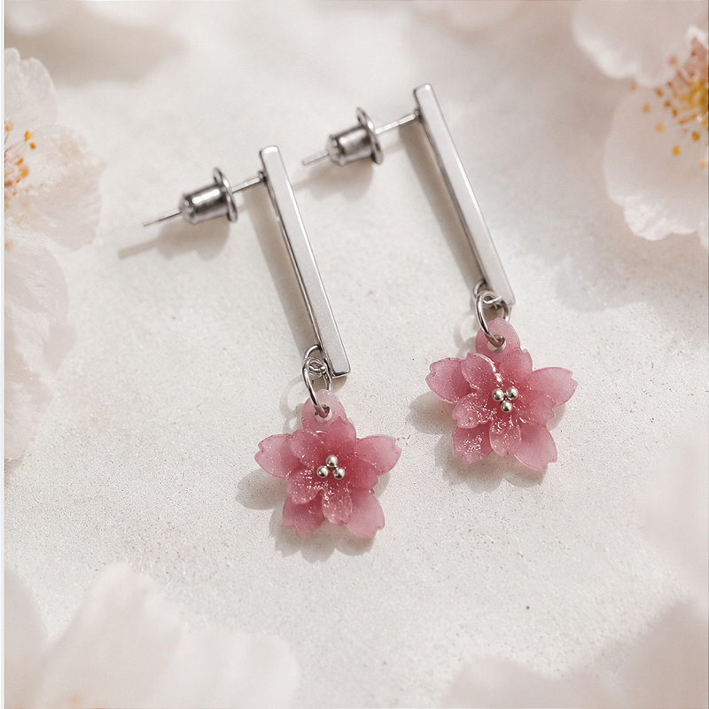 Brincos Velvet Sakura - Flor de Cerejeira Aço Inoxidável | Coleção Hana Omamori Charms