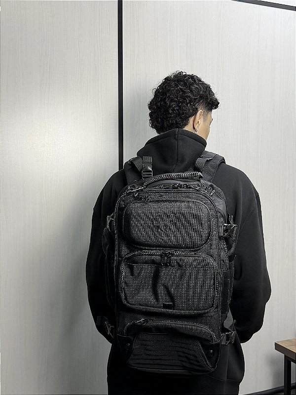 Mochila Bolsa Impermeável 30L com Compartimento para Calçado e Bolso Acolchoado de Notebook até 15.6", Cadeado Integrado - Victus - Gshield - foto 2