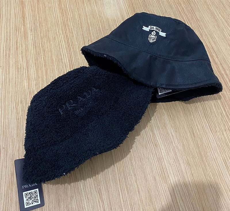 prada-all-black-r6trhi3bj6.jpeg