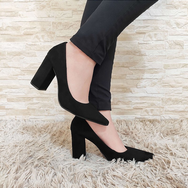 scarpin nobuck salto grosso