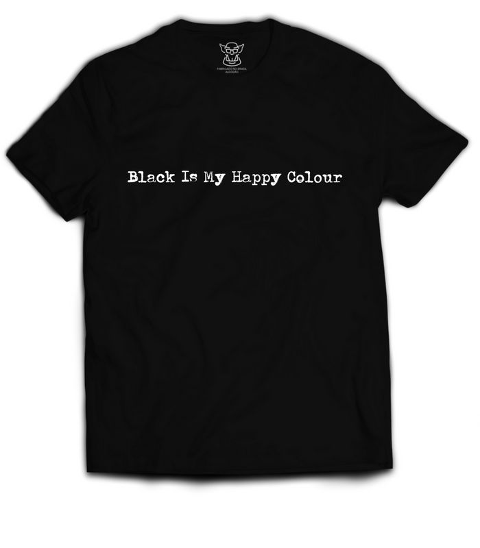 Camiseta preta estampa Camiseta Black Is My Happy Color.
Estampa com uma boa dose de sarcasmo e darkside