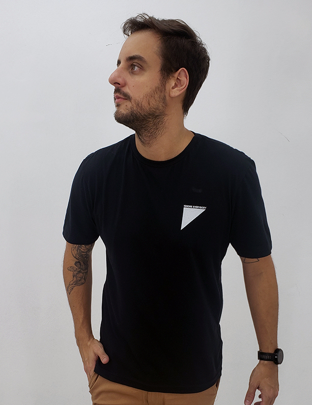 Camiseta Masculina Estampada Preto Triângulo Ignore