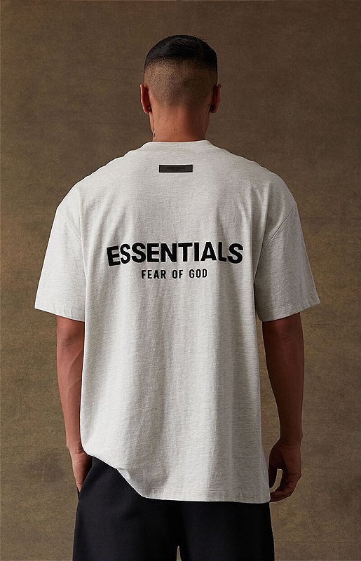 ESSENTIALS - FEAR OF GOD - CAMISETA 