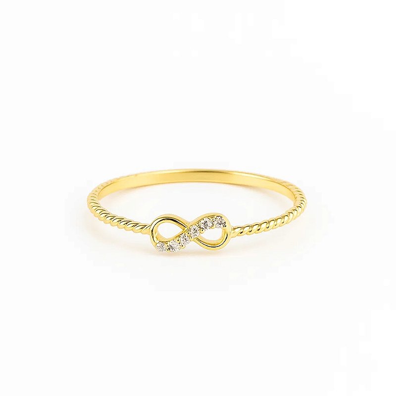 Anel infinito cravejado com zircônia folheados a ouro 18k