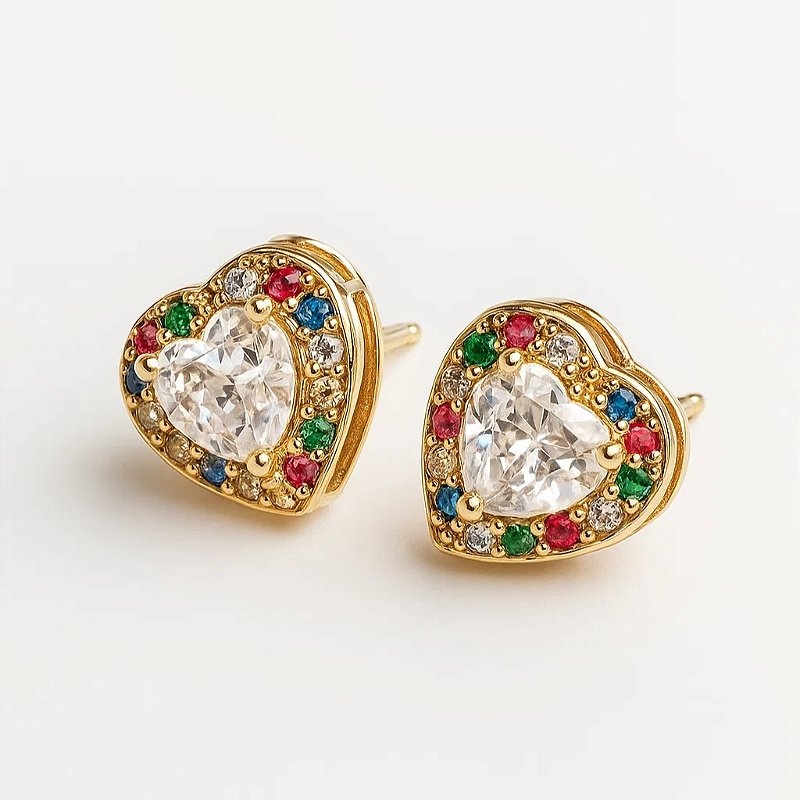 Brinco coração cravejado com zircônias folheado a ouro 18k