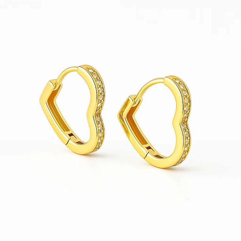 Brinco argola coração cravejado com zircônia folheada em ouro 18k